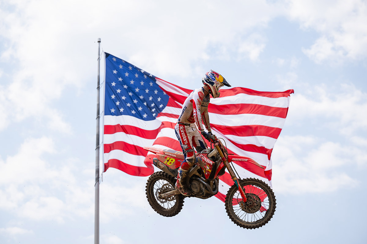 Fuegos artificiales para Honda HRC en RedBud MX
