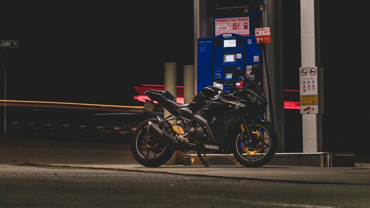 ¿Cuál es la cadena de gasolineras más barata en España? La OCU responde con los datos de 2025