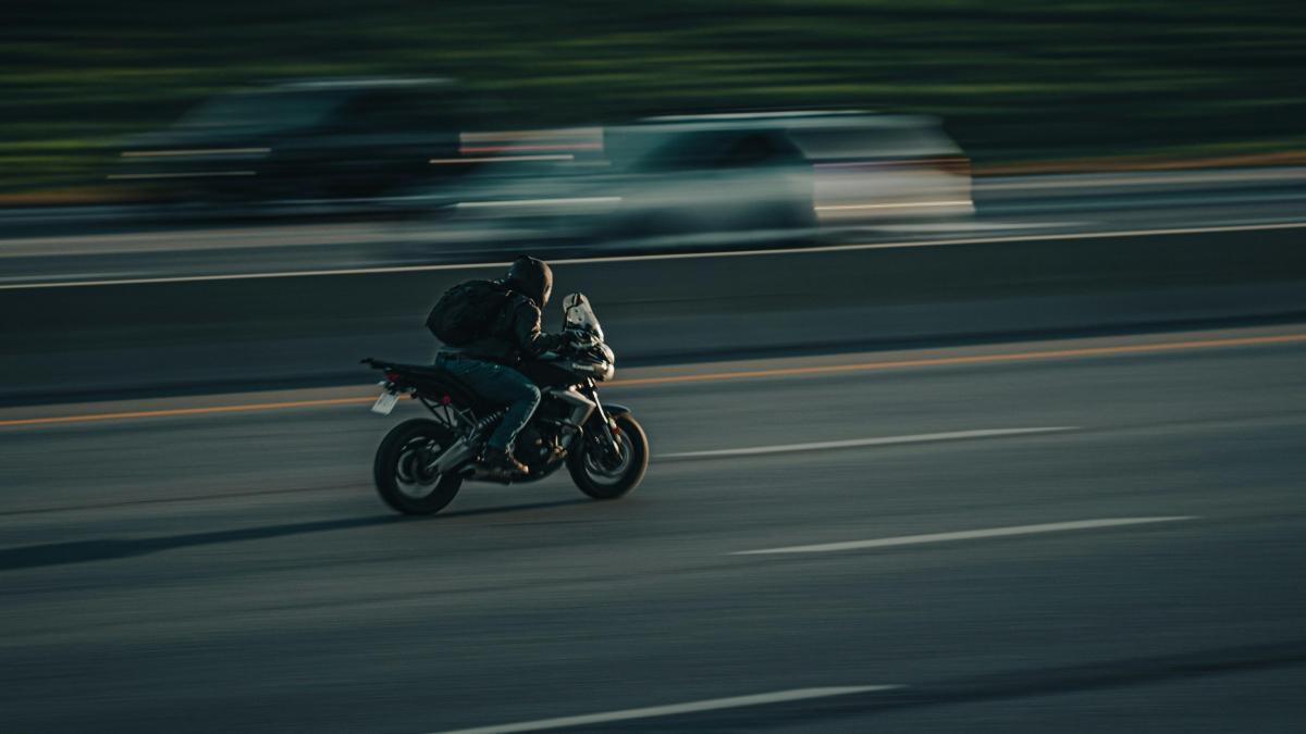 La mitad de motoristas reconoce que no respeta los límites de velocidad... y que eso es un problema