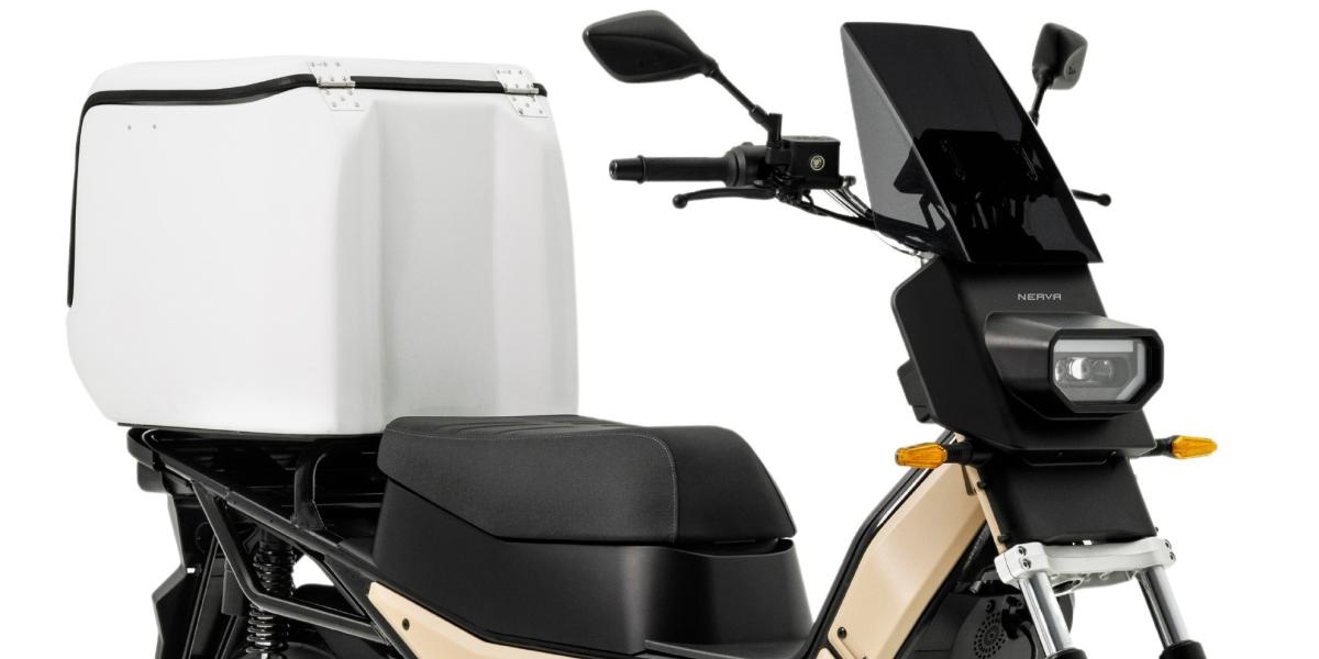 Llega la nueva moto española de reparto low cost definitiva, capaz de circular a 100 km/h cargando 331 kg, y a un precio realmente bajo