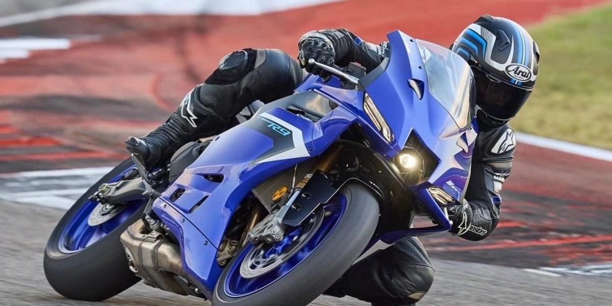 Yamaha patenta una aerodinámica activa para sus deportivas, ¿la veremos en las motos de serie?