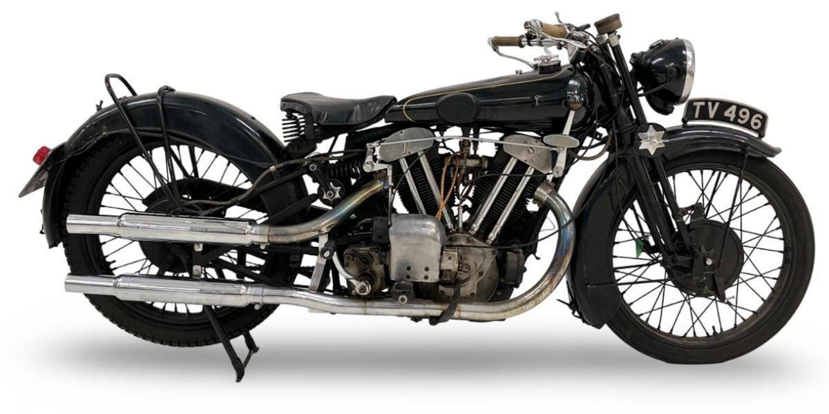 A subasta una fantástica Brough Superior SS100 valorada en 200.000 libras, pero eso no es nada...