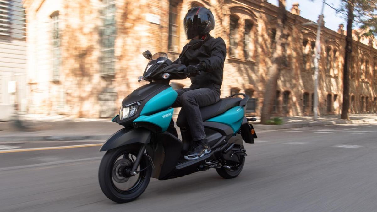 Yamaha RayZR, el scooter urbano para el carnet de coche a precio de chollo, con personalidad y muy bien equipado
