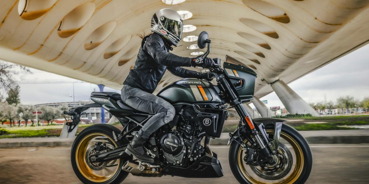 lo último de Suzuki es un precioso homenaje a una de sus motos míticas