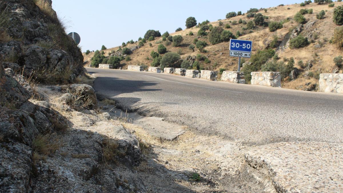 más de la mitad de la red viaria presenta desperfectos graves