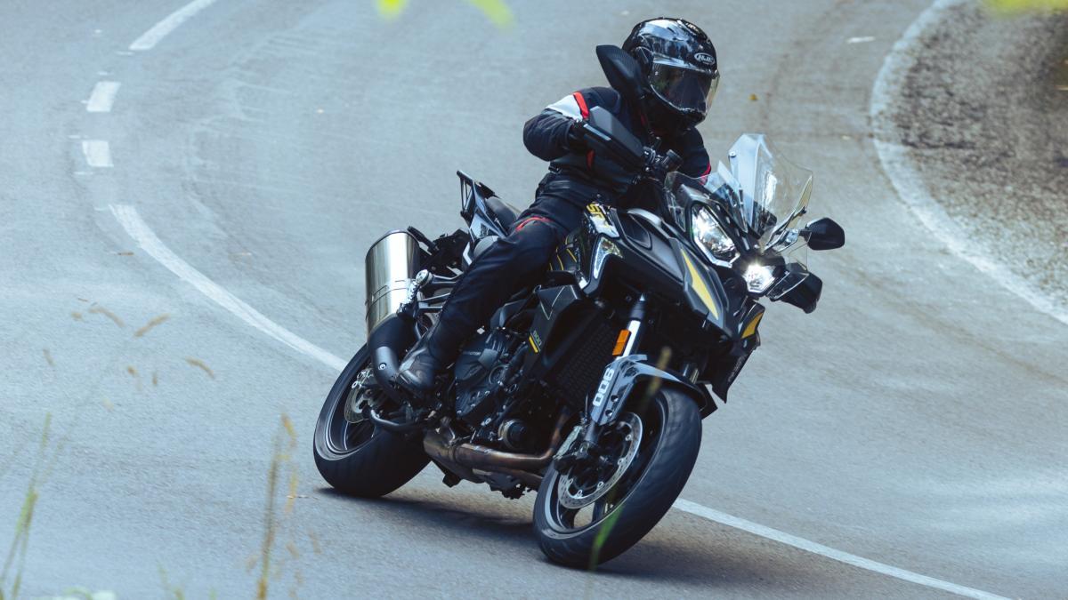 Prueba de la QJ Motor SRT 900 S/SX: Sin complejos