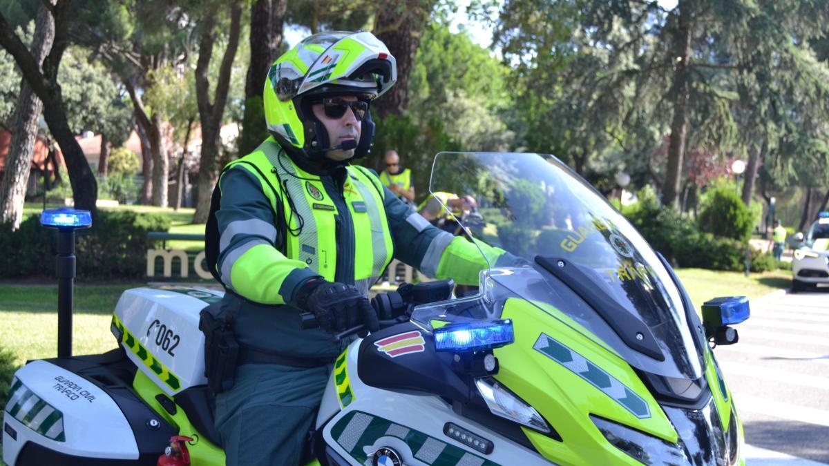 Los chalecos airbag salvan vidas... pero tuvieron que aprender cómo se conduce en la Agrupación de Tráfico