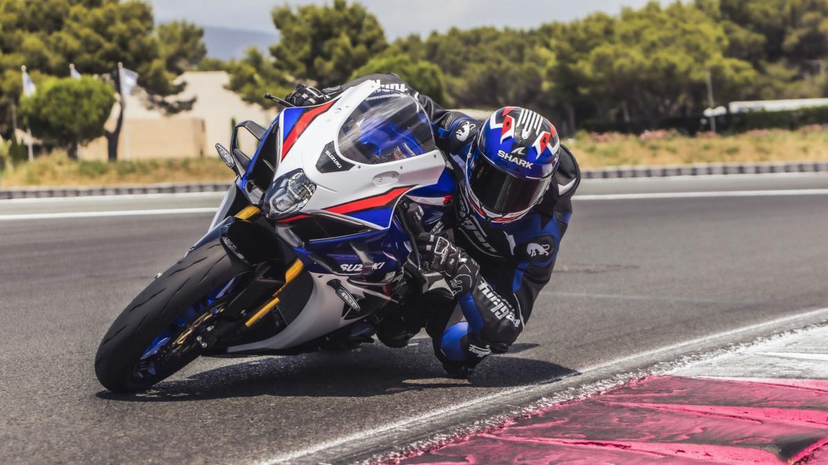 Llega la nueva Suzuki GSX-R1000R 2026 en su 40º aniversario y, como imaginábamos, es una evolución, más que revolución