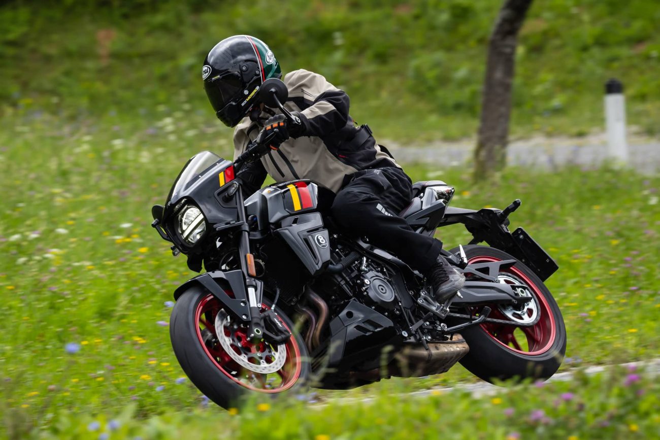 Prueba Suzuki GSX-8TT 2025