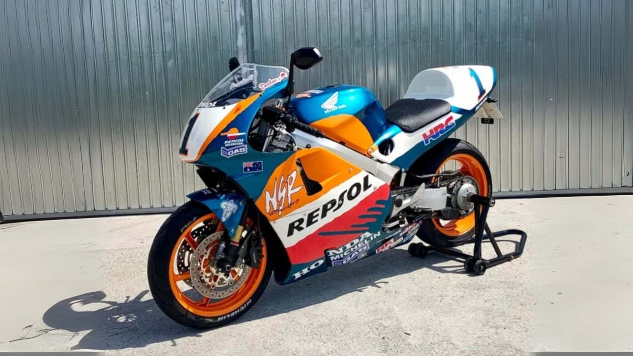Esta Honda VFR800, con los colores de la NSR de Doohan, puede ser tuya