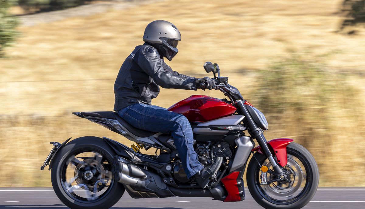 Ducati XDiavel V4, esencia cruiser con prestaciones de dr...