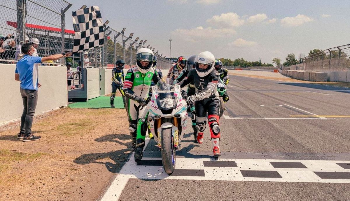 La historia del Dyro Racing, el primer equipo 100% femenino en las 24H Moto Barcelona