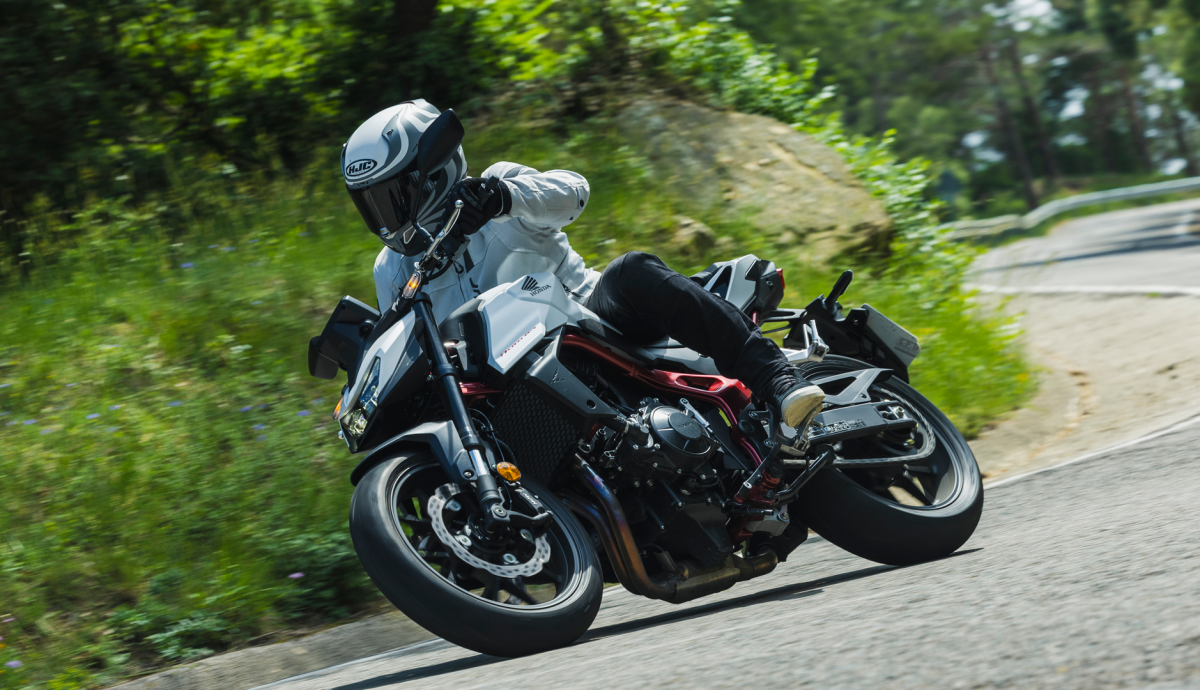 Honda CB750 Hornet 2025, más por menos