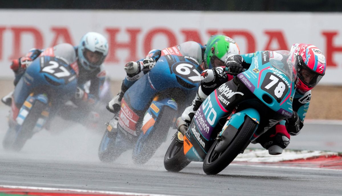 Joel Esteban surfea ante O’Gorman y Salmela en el JuniorGP