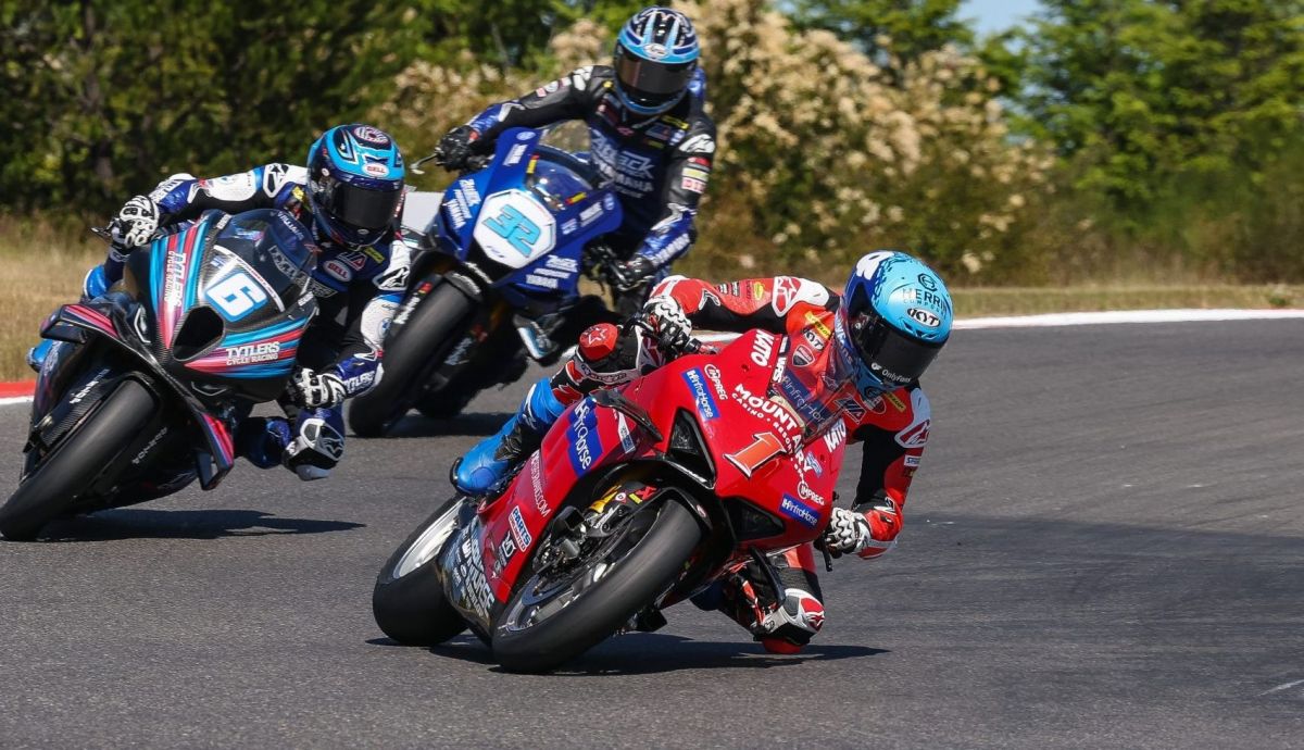 Josh Herrin suma otro doblete ante Beaubier y se pone líder