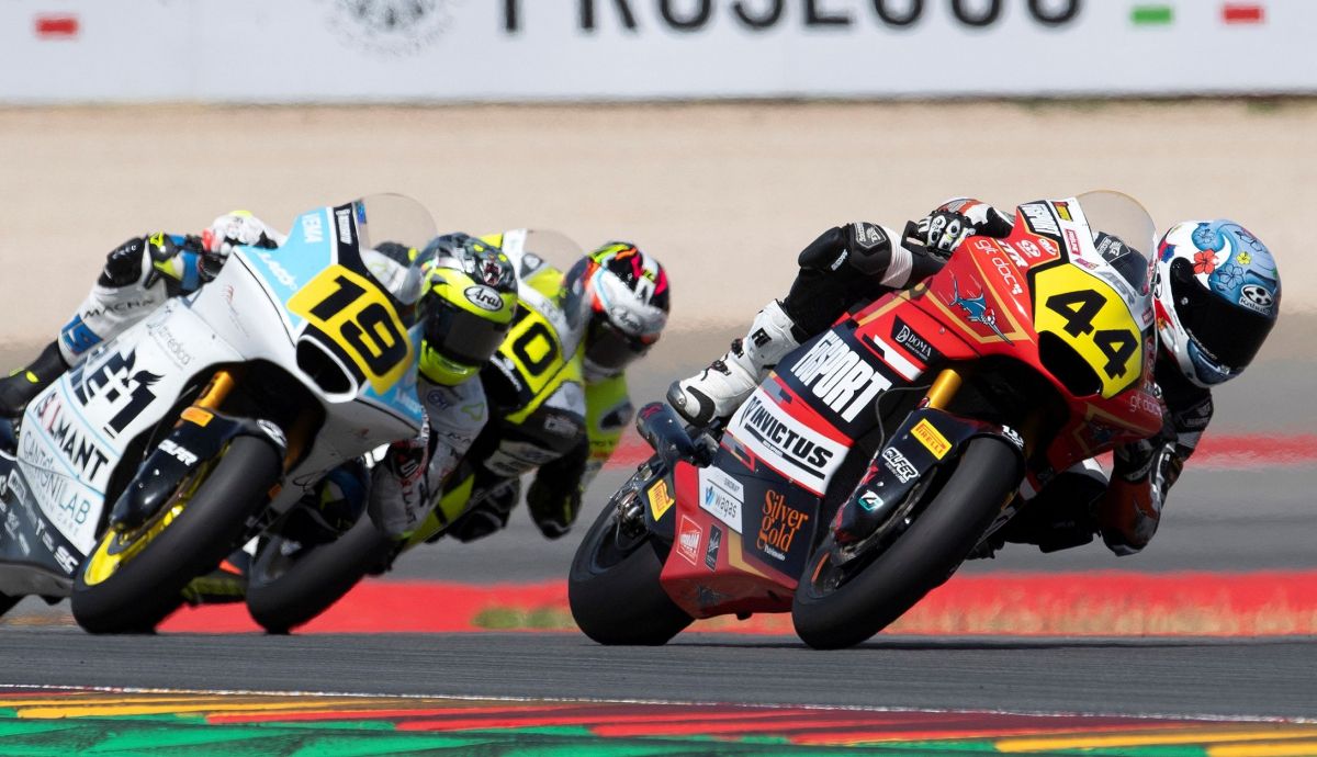 Alberto Ferrández gana y Milan Pawelec se estrena en Moto2