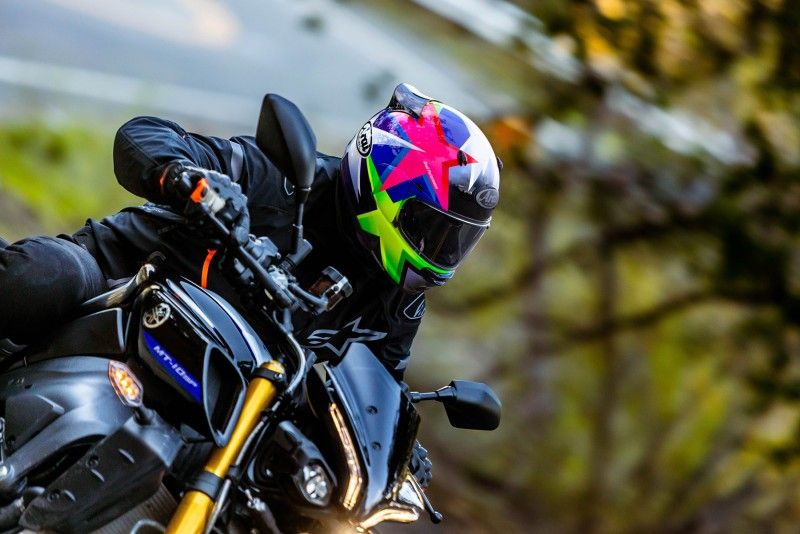 Arai Quantic 2025: el casco sport-touring que hereda lo mejor del circuito