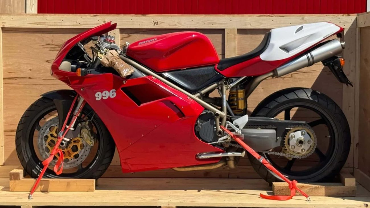 Esta Ducati 996 SPS de 1999 impecable se ha subastado por una pasta