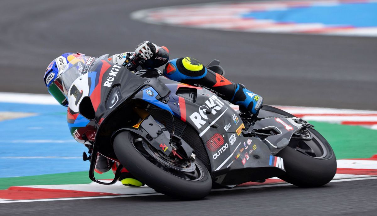 Toprak Razgatlioglu gana la carrera 1000 de Superbike ante Sam Lowes y Álvaro Bautista