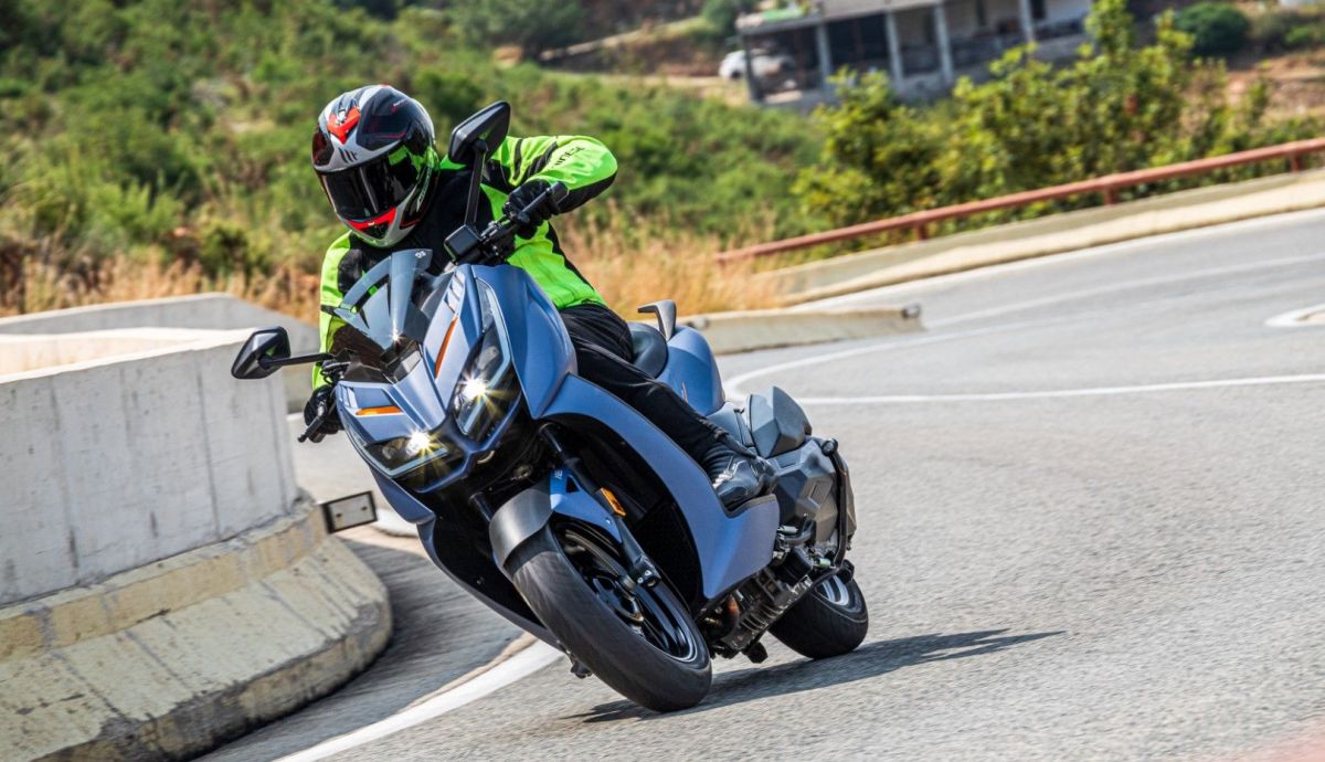 Zontes 368M/368D. Scooter de plataforma compacta-deportiv...