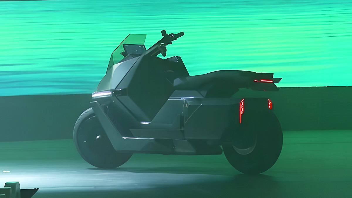Llega el scooter autónomo revolucionario y futurista que se mantiene en pie y evoluciona sin piloto, y con sistema anticolisión, el Omoway OMO X
