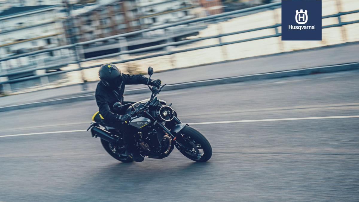 monta el roadshow, pone las motos, organiza las rutas… Tu solo tienes que llevar las ganas de conducir