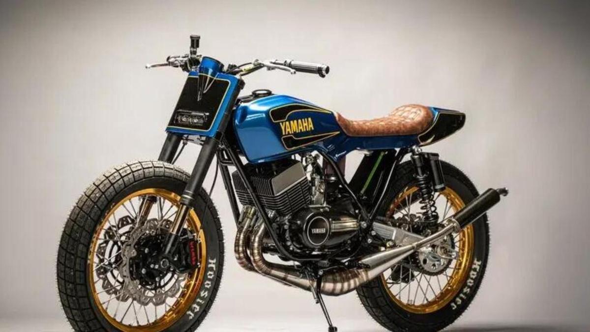 Una vieja Yamaha RD350 rescatada de un granero se convierte en la reina del derrape