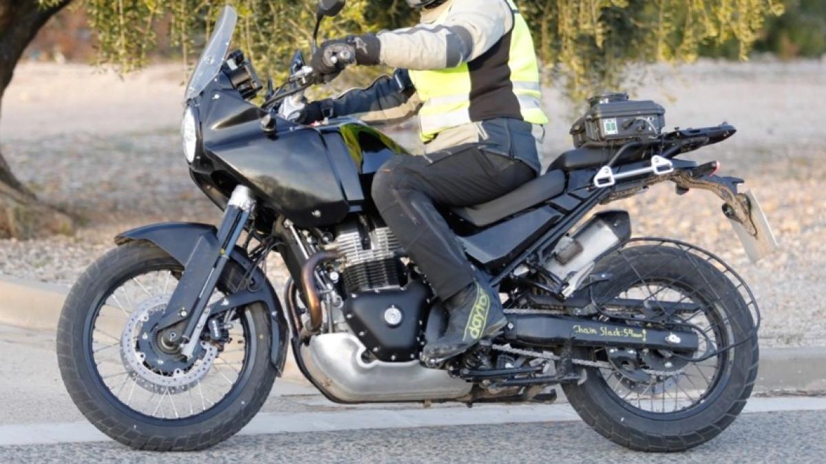 La aventurera bicilíndrica de Royal Enfield está rodando en España y se confirma que su motor es nuevo