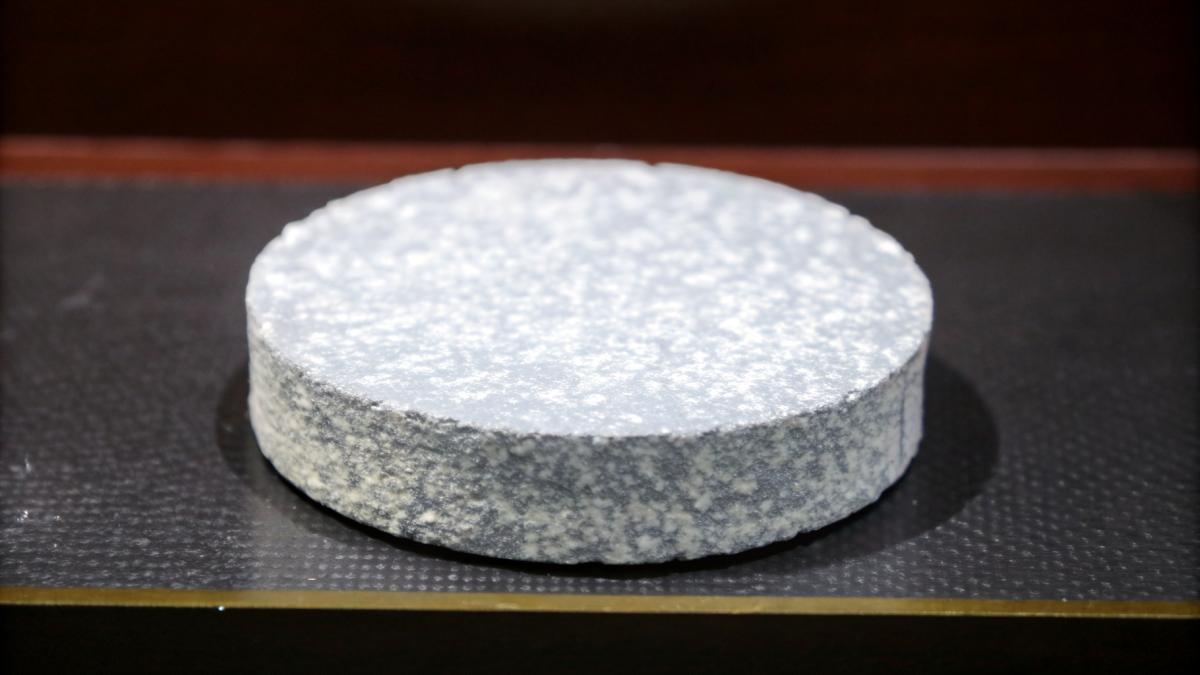 Descubierto un nuevo supermineral que podría “alimentar” un millón de vehículos eléctricos cada año y a mucho menos precio, la curiosa jadarita