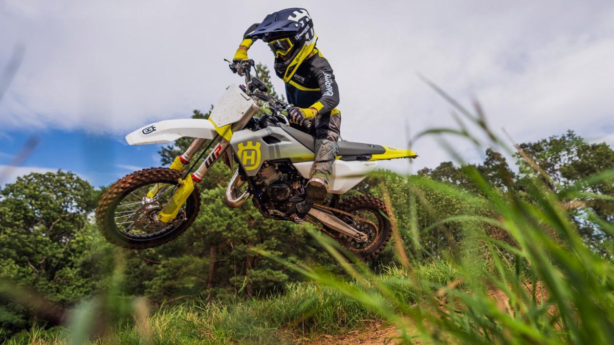 ¿Estás listo para dar el gran salto, literalmente? Entonces necesitas una de las nuevas Husqvarna Motocross 2026