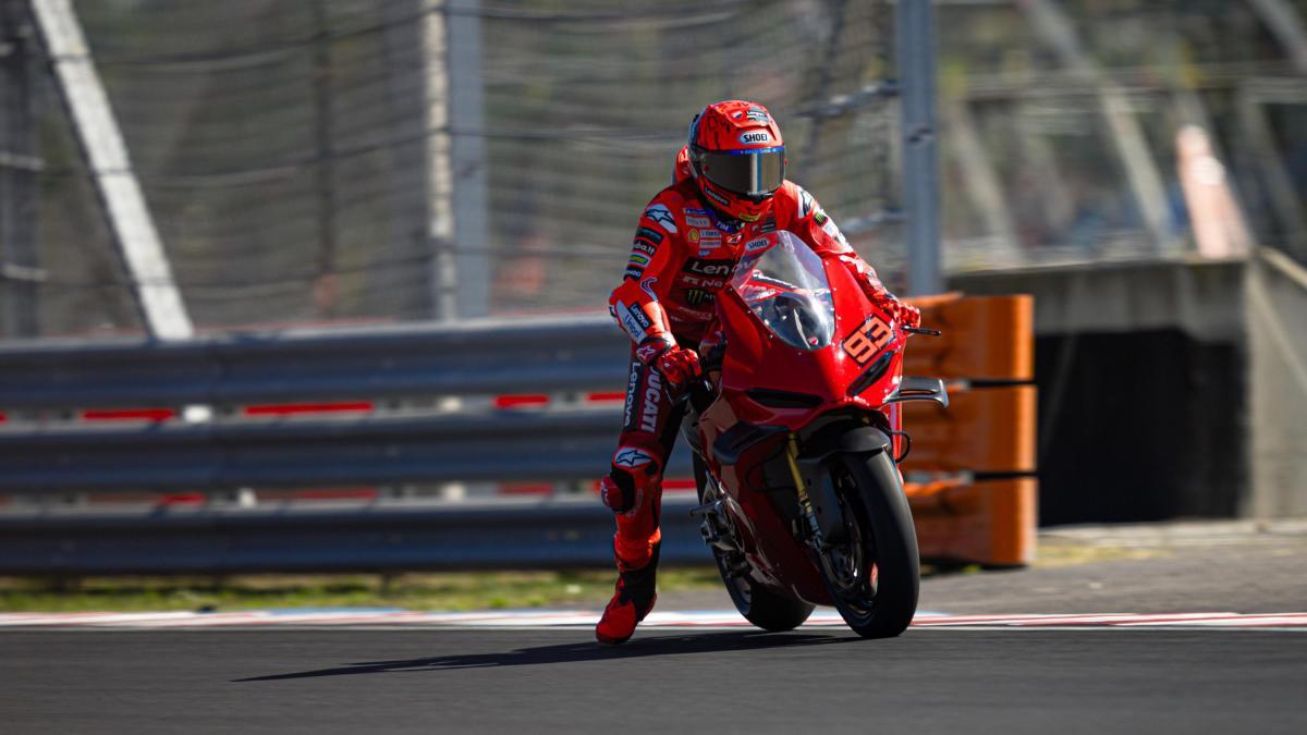 Marc Márquez y el escuadrón de Ducati en MotoGP disfrutan juntos y en privado de la Panigale V4 S