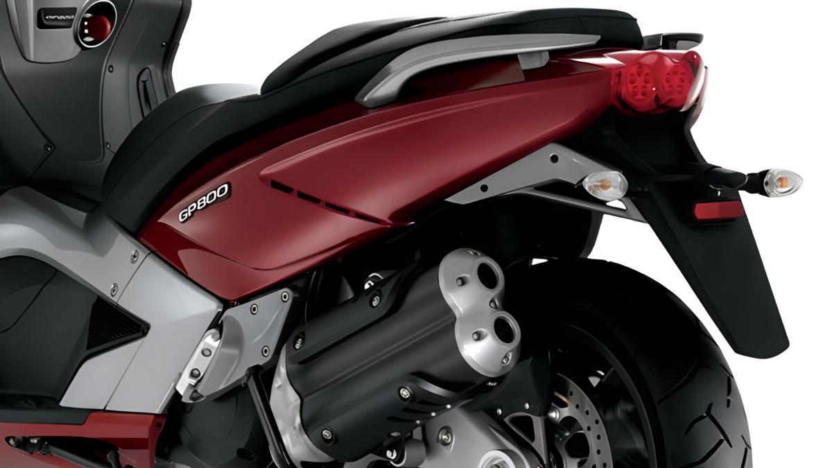 El maxiscooter de mayor cilindrada de la historia, dotado de un sorprendente motor V2 y que puedes comprar muy barato, el Gilera GP 800