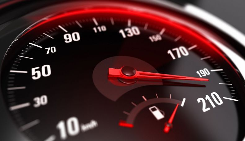 Pillado a 321 km/h en radar, ¿nuevo récord histórico de velocidad? Lista en España