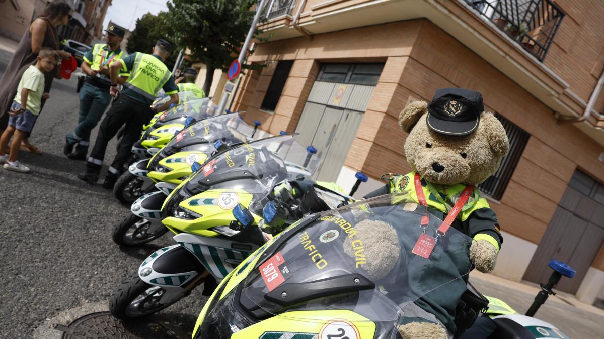 así trabajan los 132 guardias civiles a rueda del pelotón