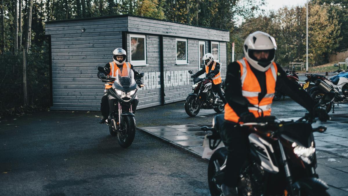 70.000 catalanes aguardan en las listas de espera del carnet de conducir, y la DGT propone una solución
