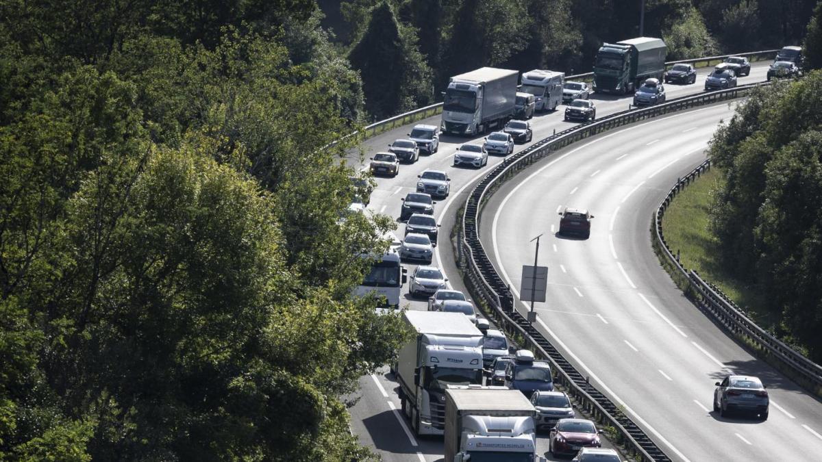 la DGT señala las peores horas y días para volver a casa