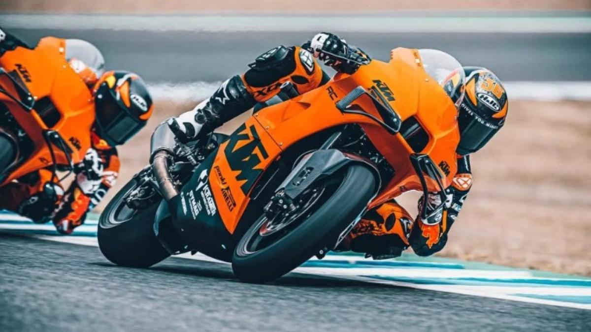 La KTM RC 490 bicilíndrica ya está rodando, y tiene su explicación