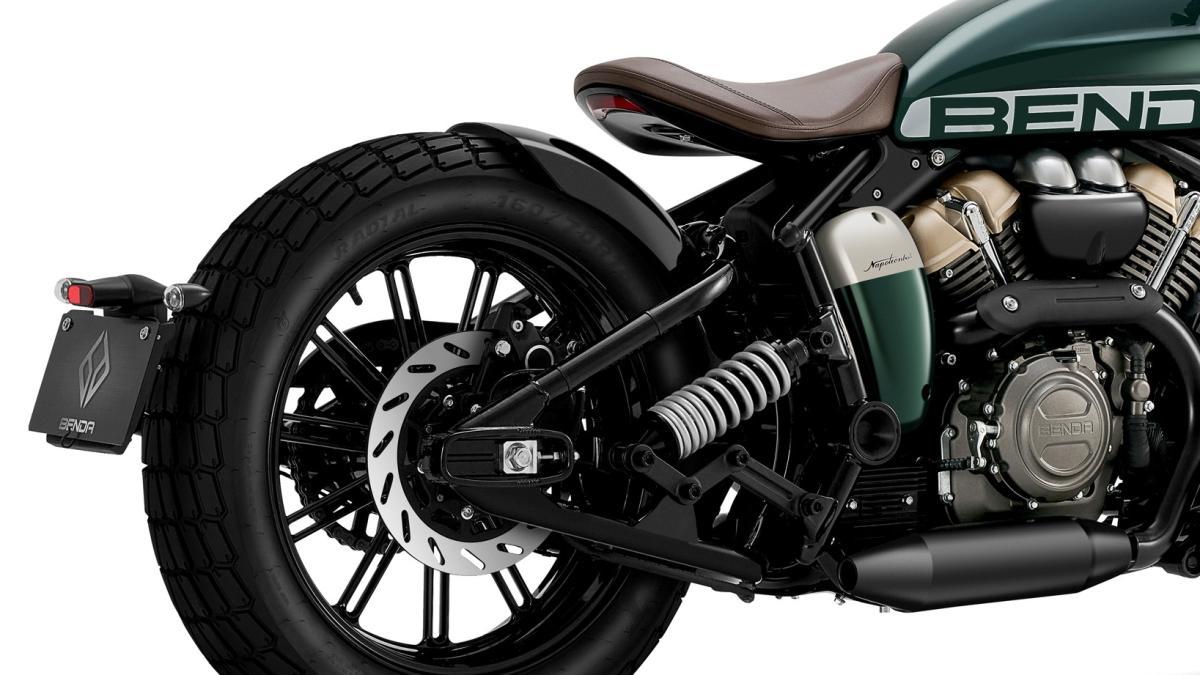 Llega la moto bobber premium para el carnet A2 con motor V2 y un estilo único y espectacular, la Benda Napoleon Bob 250