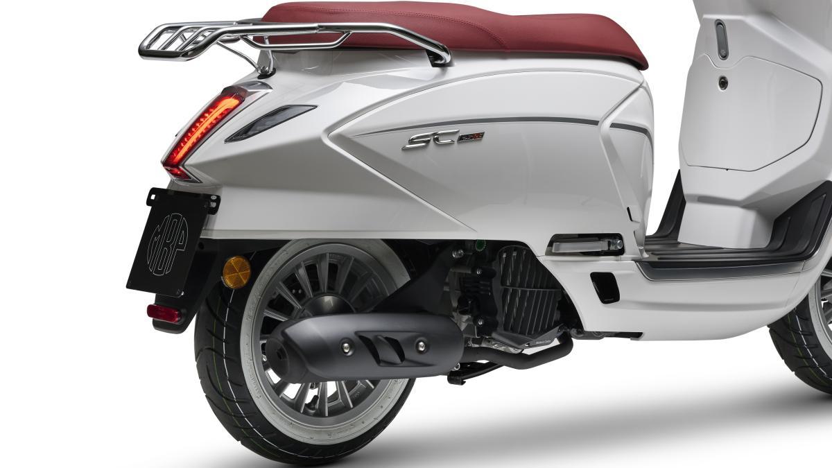 Ya está aquí el scooter urbano ultra retro y muy cool para el carnet de coche, y a precio cañón, para lucir estilo, el Morbidelli SC125RE