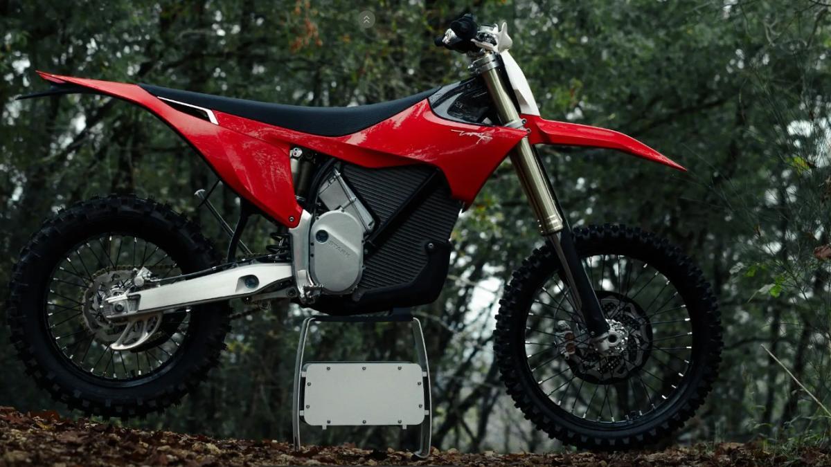 Esta marca española de motos eléctricas contradice a todo el mundo, va viento en popa y cautiva a los inversores
