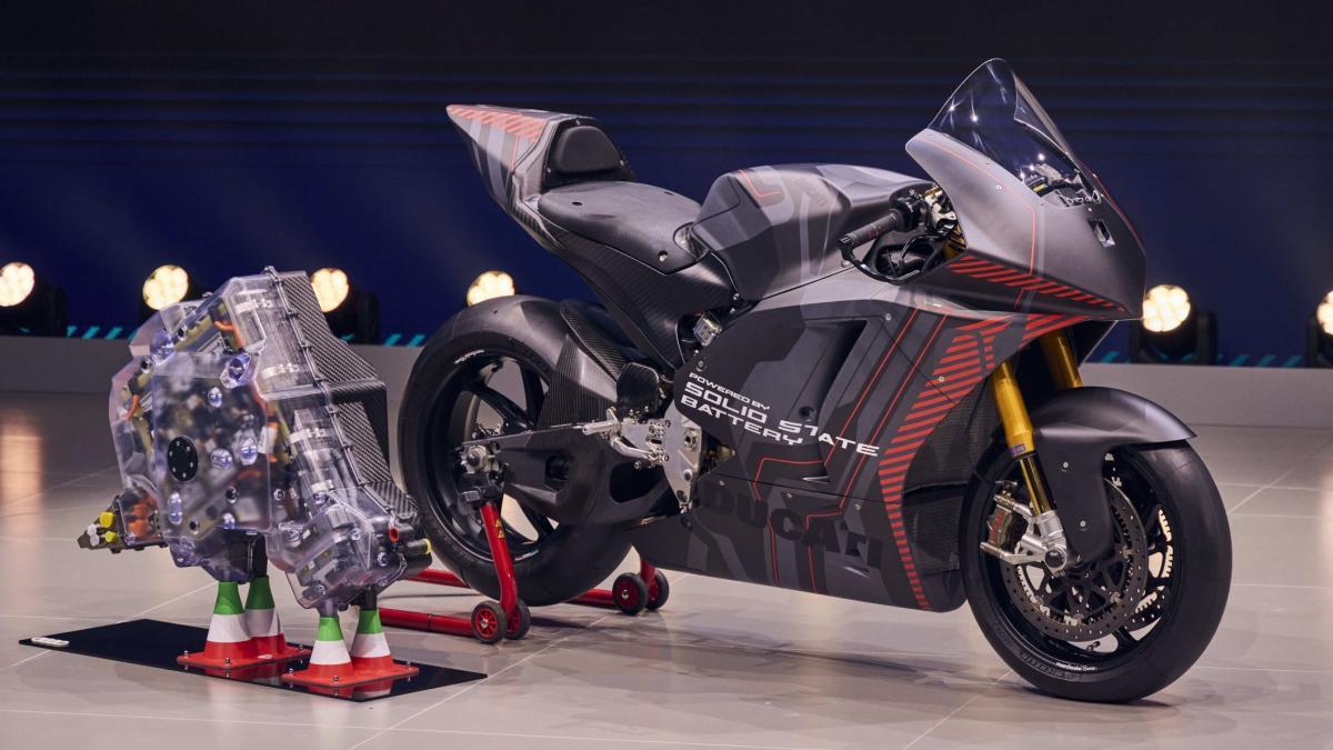 Ducati y el Grupo Volkswagen presentan la primera moto del mundo equipada con baterías de estado sólido