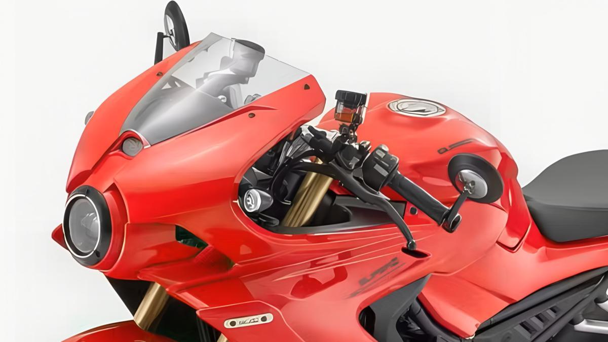 Llega una moto superdeportiva low cost para el A2 con cambio automático y motor bicilíndrico, como una mini MV Agusta Superveloce