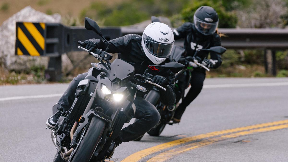 ¿Sabes qué debería hacer un casco por ti cuando sales de ruta? El nuevo HJC RPHA 72 tiene la respuesta