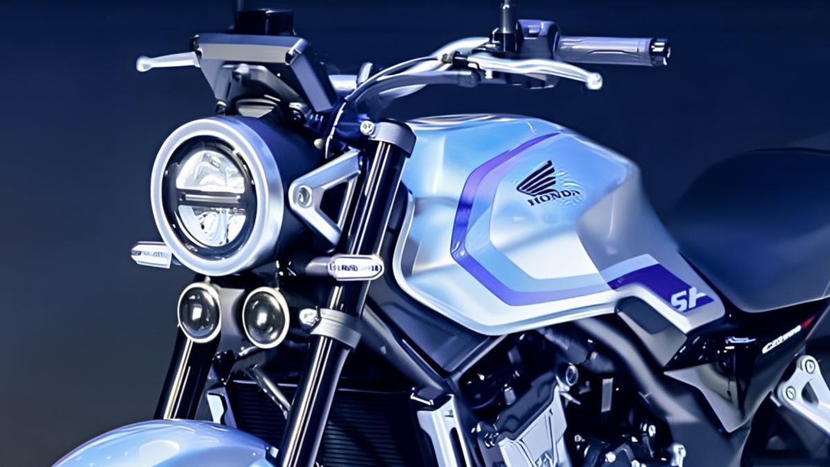 Ya está aquí la nueva Honda naked deportiva neoretro de cuatro cilindros y 500 c.c., con nuevo sistema E-Clutch y todo el sabor de los 80