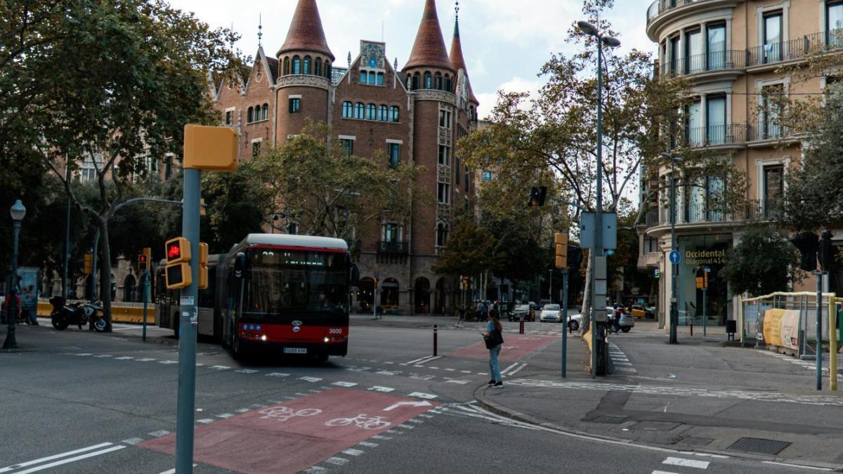 El transporte público evita las emisiones de dos millones de vehículos privados a diario en Barcelona