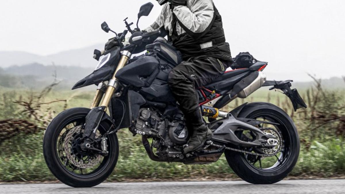 Llega la nueva Ducati Hypermotard V2: ligera, ligera...