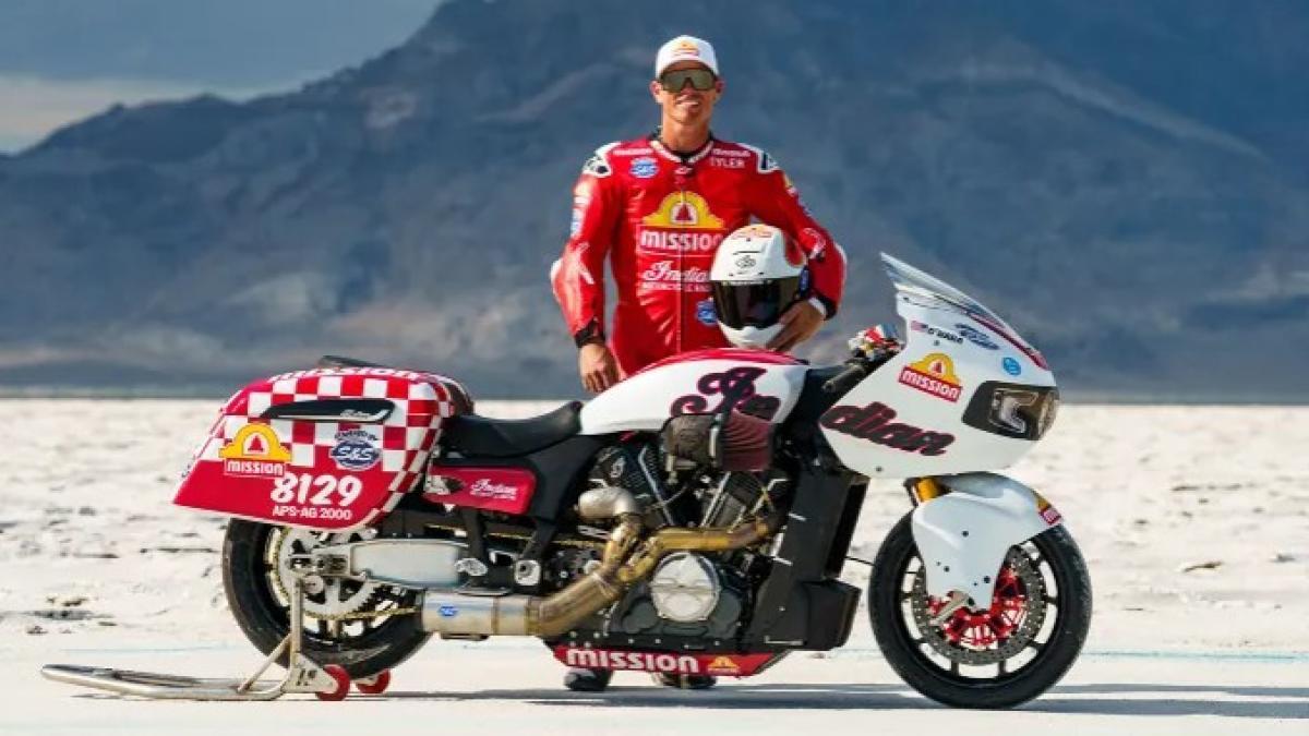 ¿Cuánto puede alcanzar una confortable moto cruiser americana con maletas? ¡Más de 300 km/h!