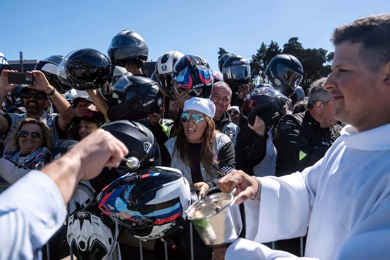 La “Bendición de los Cascos” el evento que junta motos y religión