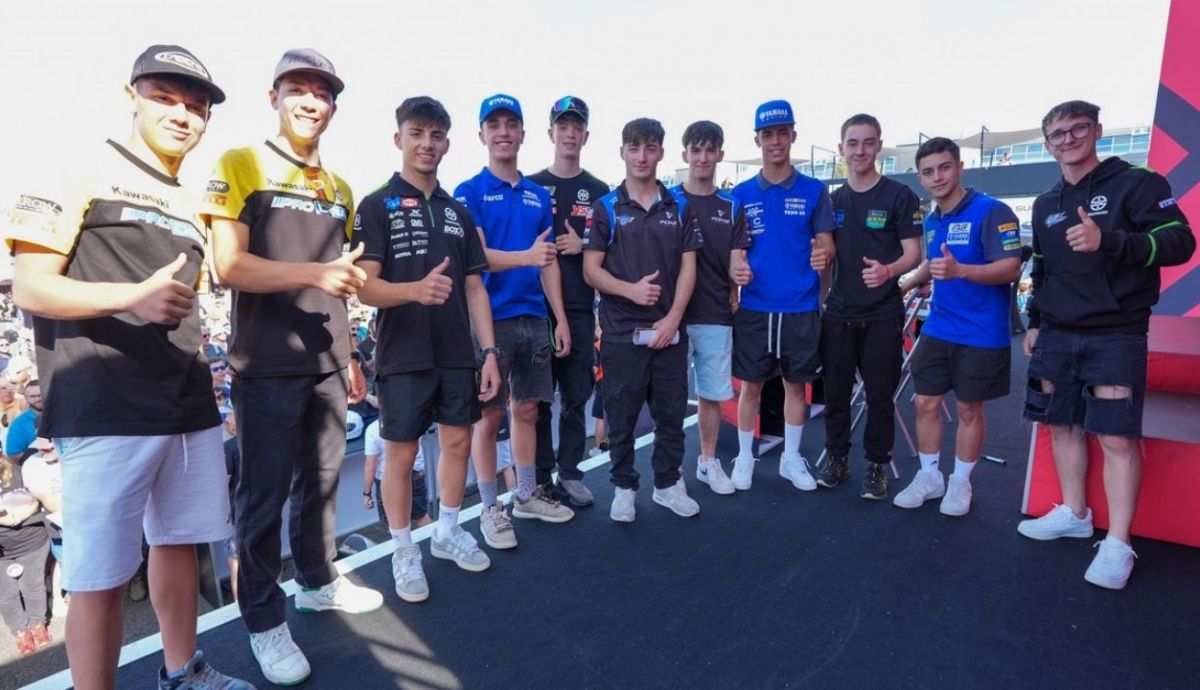 Entrevista españoles Mundial de Supersport 300 pre Motorland