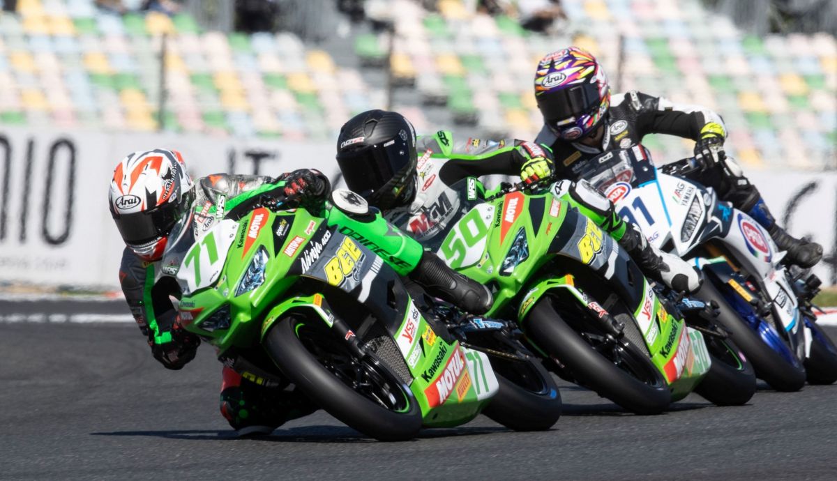 Loris Veneman bate a Matteo Vannucci en su regreso al Mundial de Supersport 300